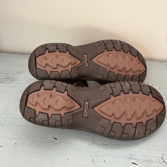 Teva Verra Sandal in Acorn Brown | Size 9 - Picture 6 of 6
